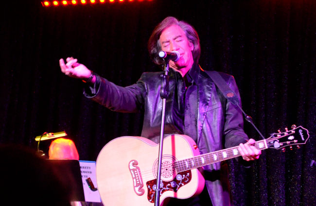 Rob Garrett as Neil Diamond-2-650