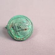 Button owed by Titanic's First Officer Murdoch
